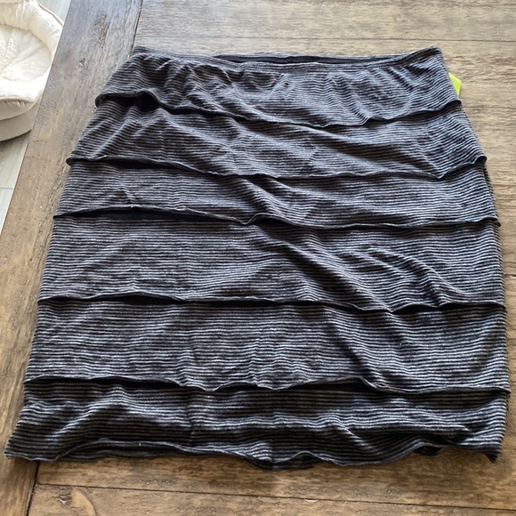 Max Studio lettuce layered stripe skirt M - Picture 6 of 8